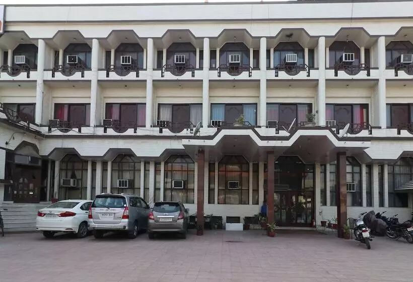 Oyo 29566 Hotel Mid Town
