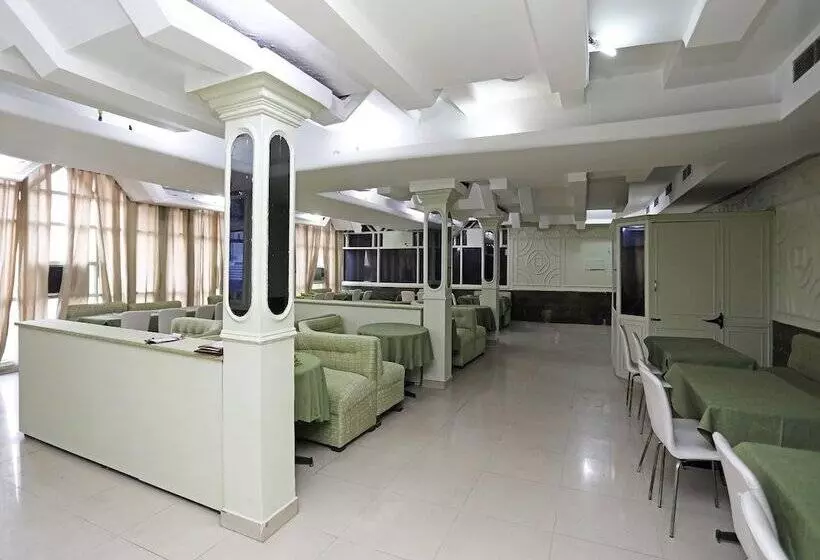 Oyo 29566 Hotel Mid Town