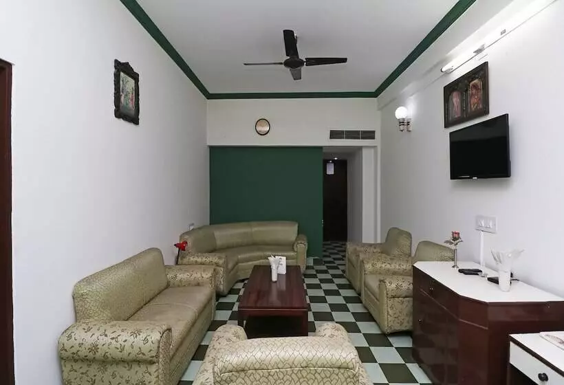 Oyo 29566 Hotel Mid Town