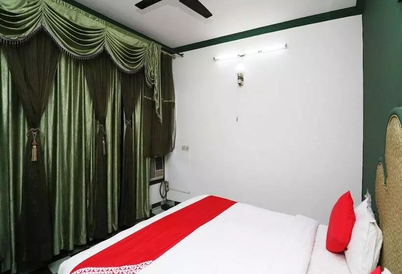 Oyo 29566 Hotel Mid Town