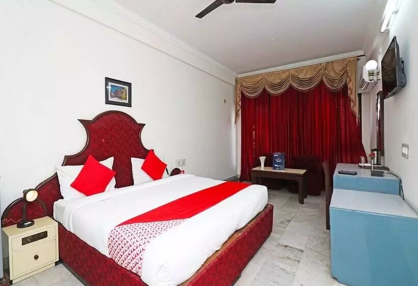 Oyo 29566 Hotel Mid Town