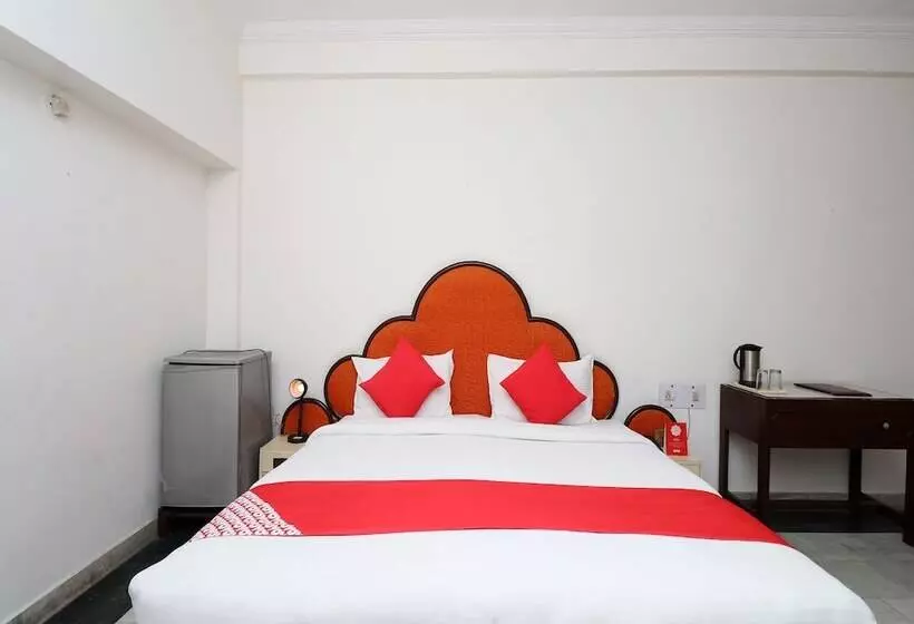Oyo 29566 Hotel Mid Town