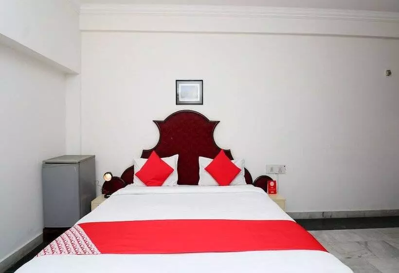 Oyo 29566 Hotel Mid Town