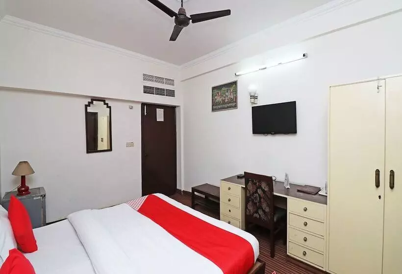 Oyo 29566 Hotel Mid Town