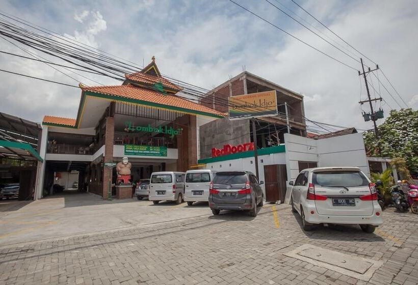 بنسيون Reddoorz @ Kertajaya Surabaya