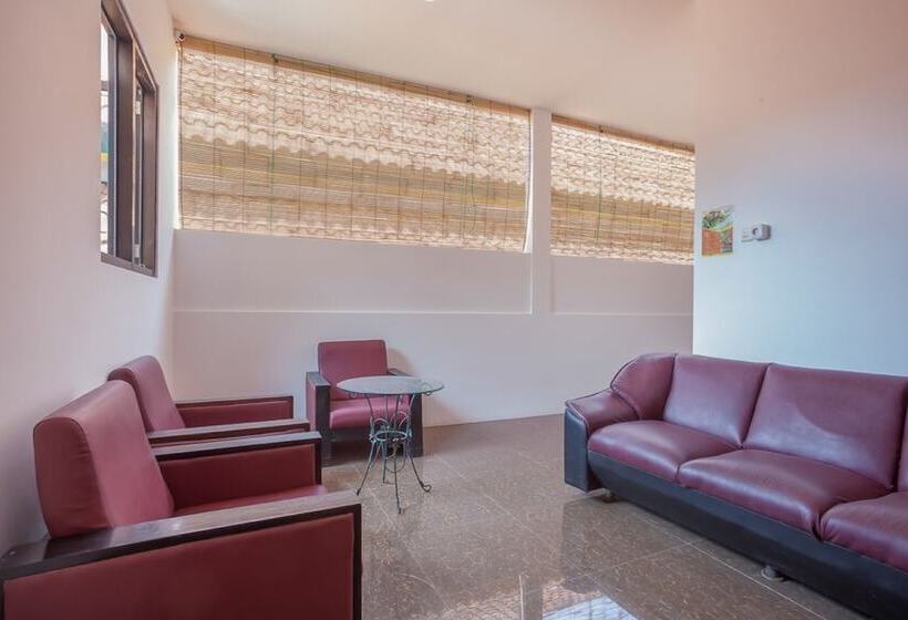 بنسيون Reddoorz @ Kertajaya Surabaya