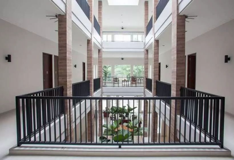 ペンション Reddoorz Syariah Near Universitas Negeri Malang