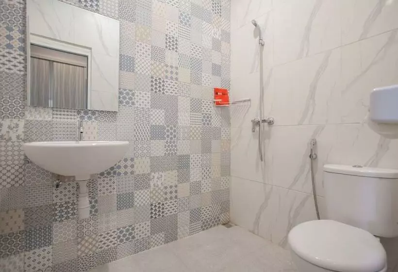 ペンション Reddoorz Syariah Near Universitas Negeri Malang