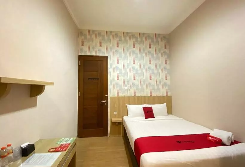 ペンション Reddoorz Syariah Near Universitas Negeri Malang