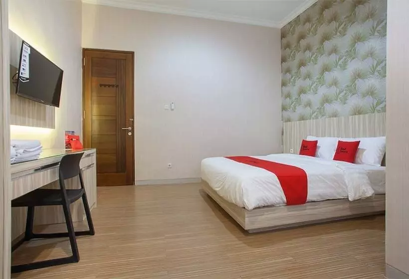 ペンション Reddoorz Syariah Near Universitas Negeri Malang