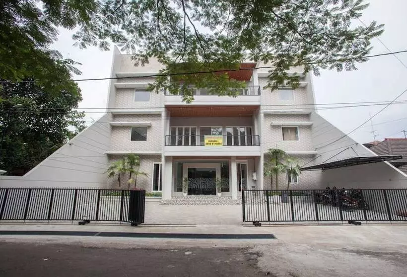 ペンション Reddoorz Syariah Near Universitas Negeri Malang