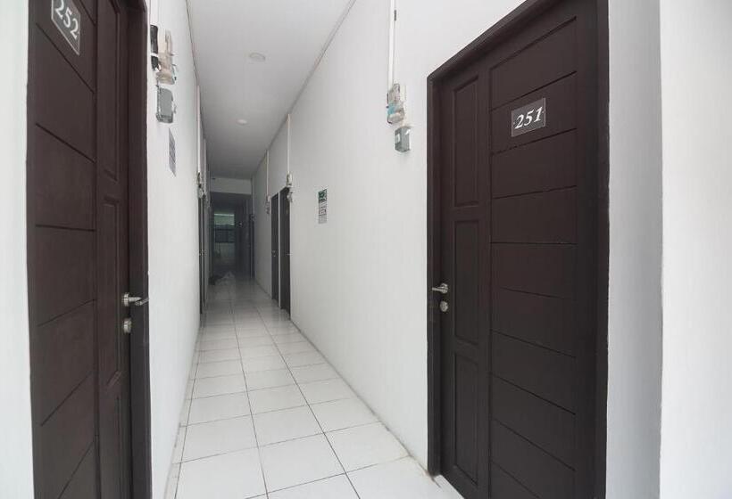 פנסיון Cattail Guest House Pontianak
