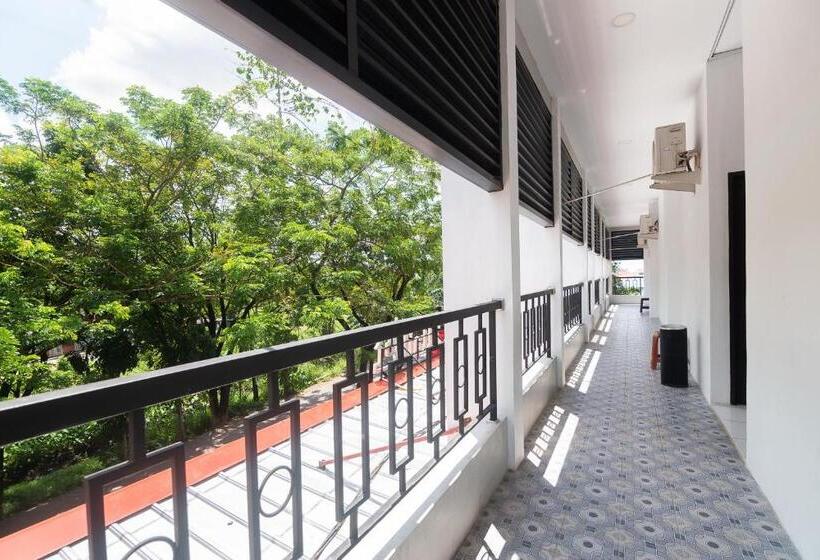 פנסיון Cattail Guest House Pontianak