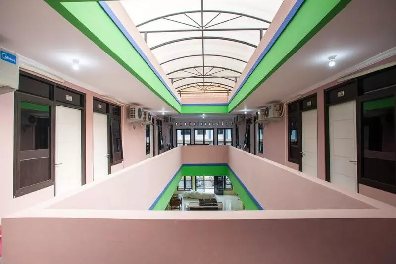 Majatalo Reddoorz Near Petra University 2