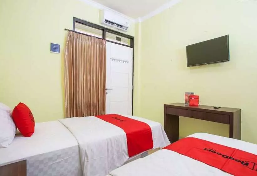 Majatalo Reddoorz Near Petra University 2