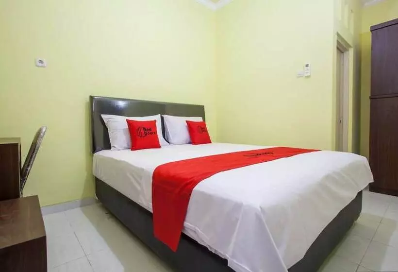 Majatalo Reddoorz Near Petra University 2