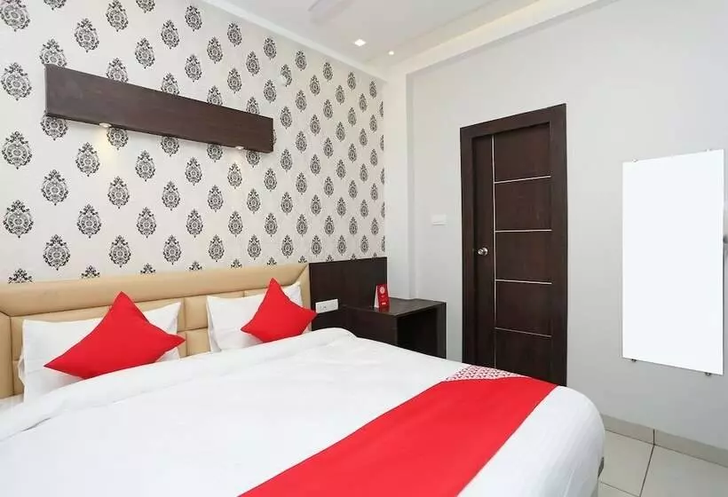ホテル Capital O 26711 Mukesh Palace