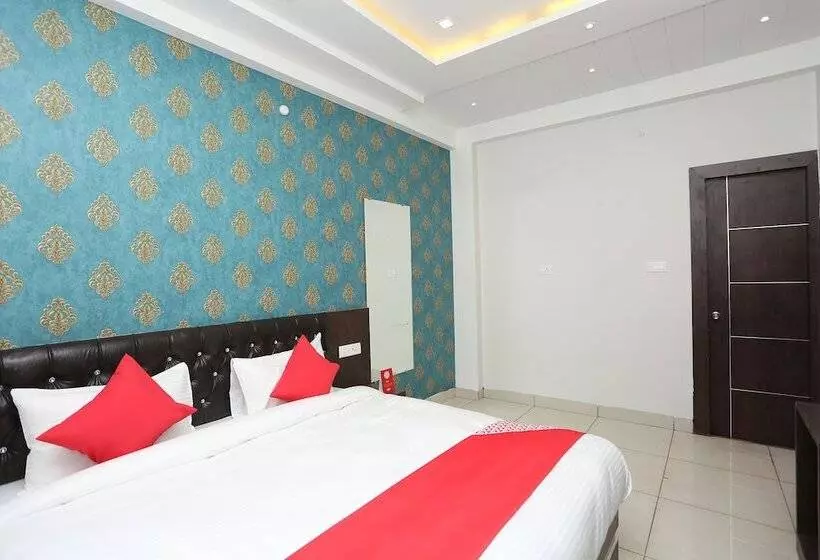 ホテル Capital O 26711 Mukesh Palace