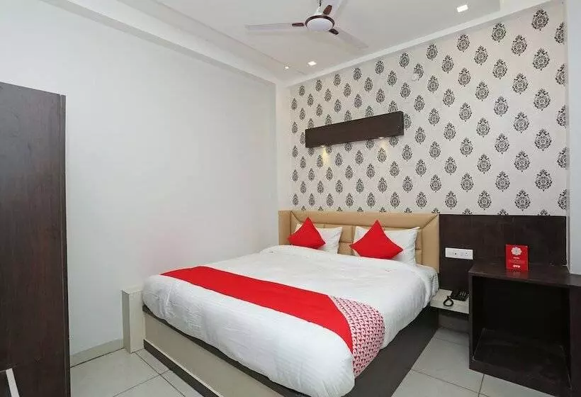 ホテル Capital O 26711 Mukesh Palace