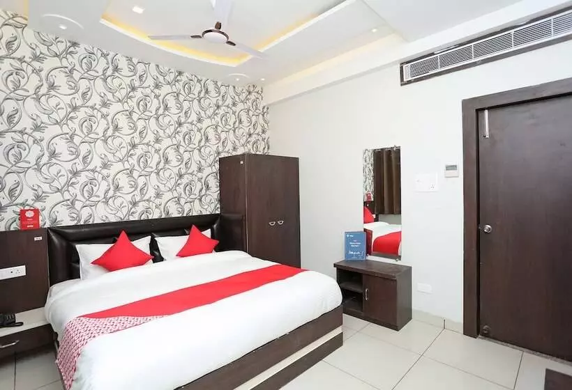 ホテル Capital O 26711 Mukesh Palace