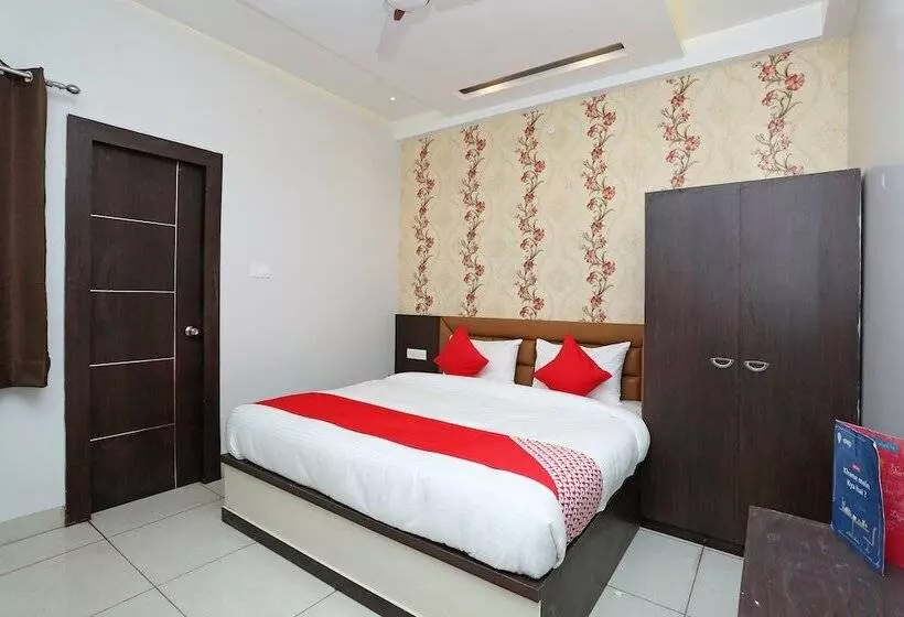 ホテル Capital O 26711 Mukesh Palace