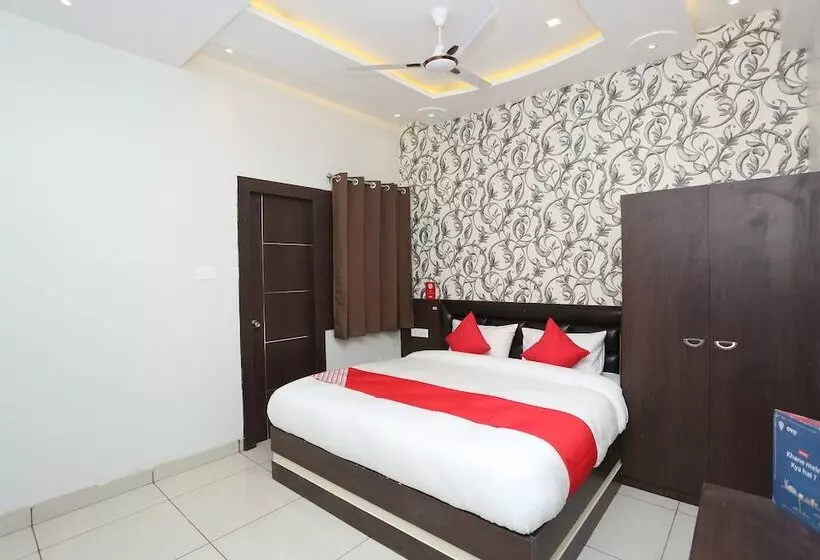 ホテル Capital O 26711 Mukesh Palace