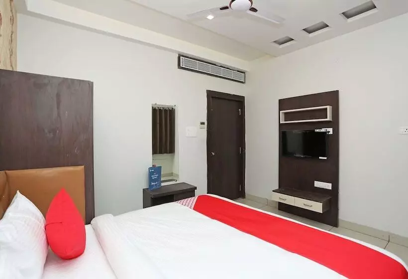 ホテル Capital O 26711 Mukesh Palace