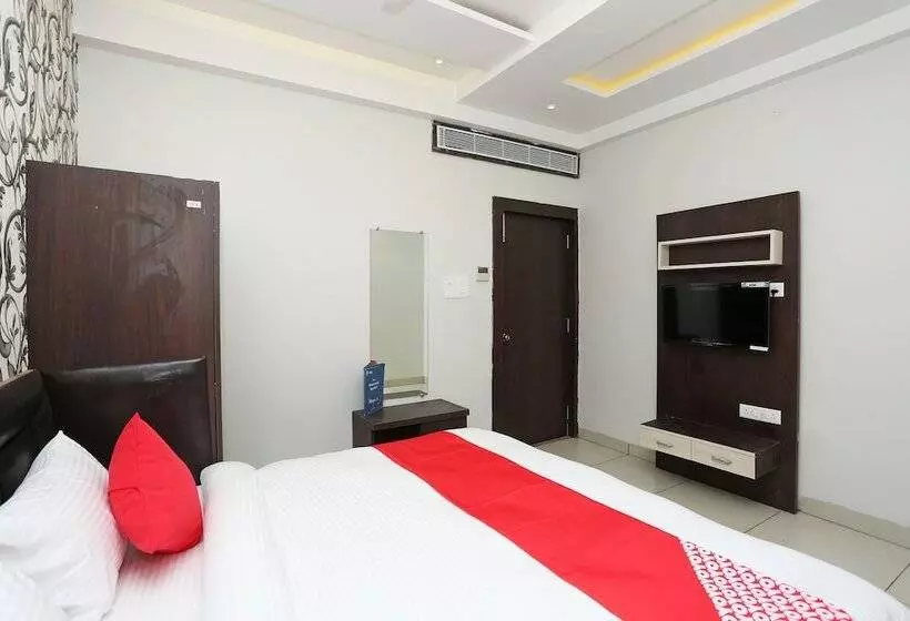 ホテル Capital O 26711 Mukesh Palace