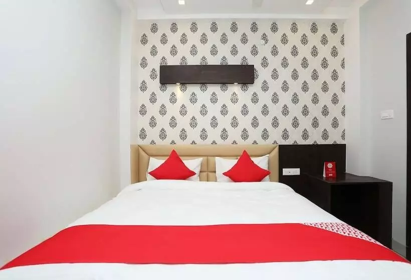ホテル Capital O 26711 Mukesh Palace
