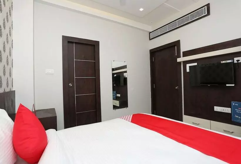 ホテル Capital O 26711 Mukesh Palace