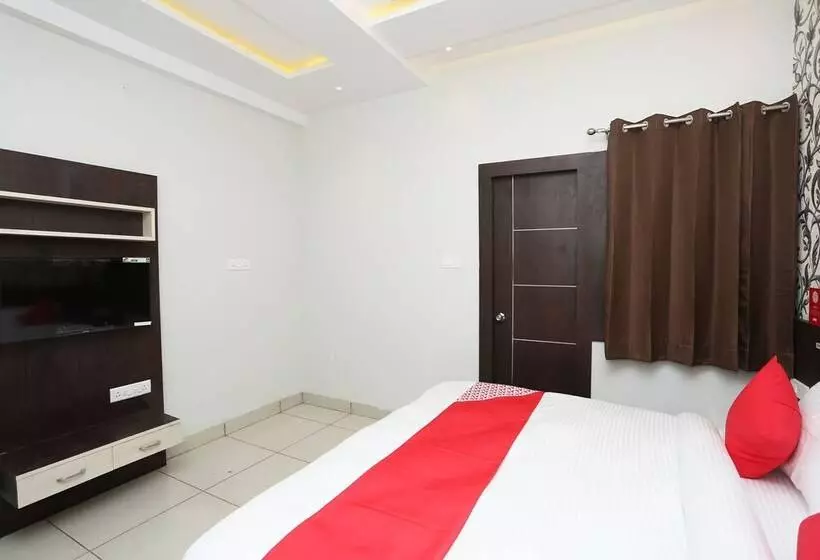 ホテル Capital O 26711 Mukesh Palace