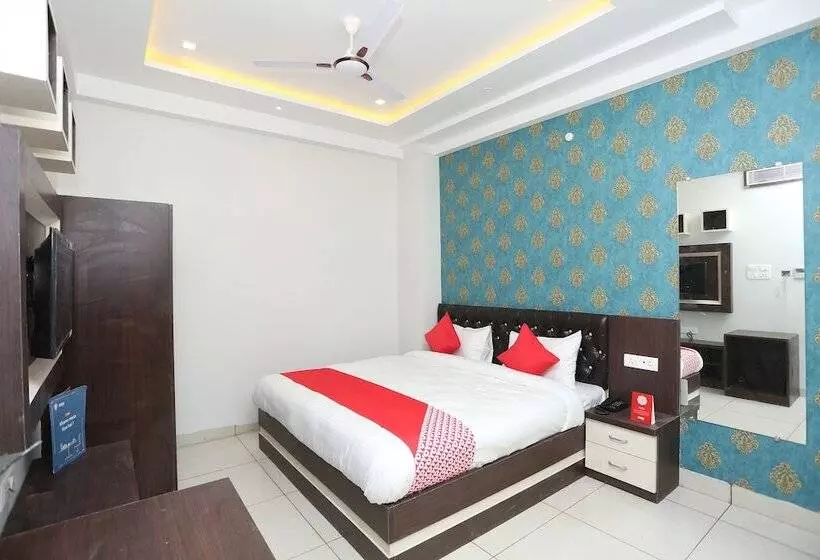 ホテル Capital O 26711 Mukesh Palace