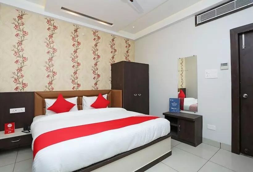 ホテル Capital O 26711 Mukesh Palace