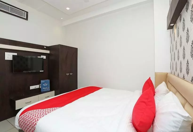 ホテル Capital O 26711 Mukesh Palace