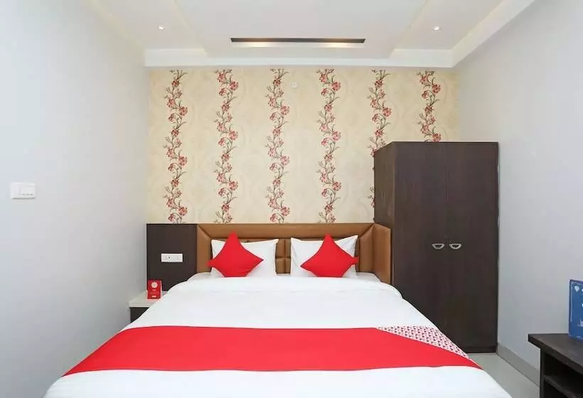ホテル Capital O 26711 Mukesh Palace