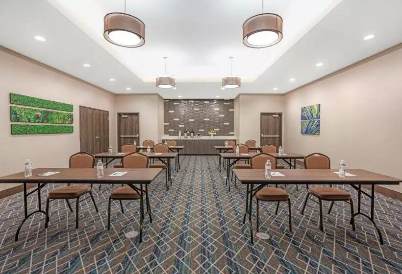 Hotelli La Quinta Inn And Suites By Wyndham Houston Spring South