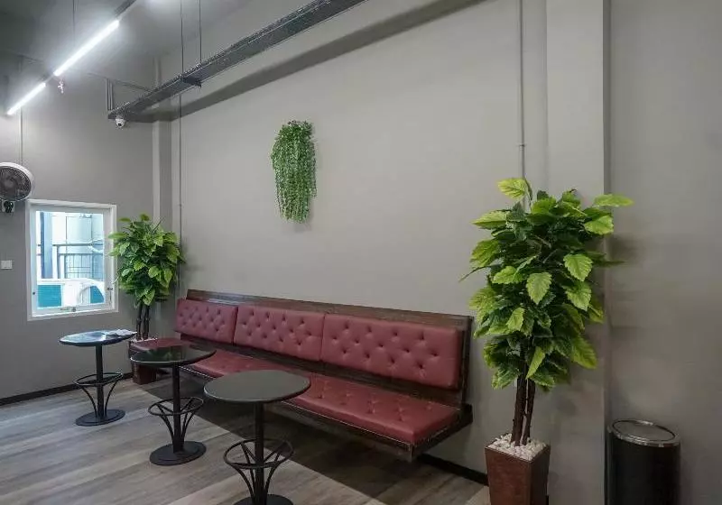 ホテル Oyo 568 Rajawali Residence