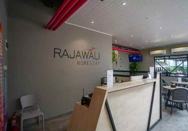 ホテル Oyo 568 Rajawali Residence