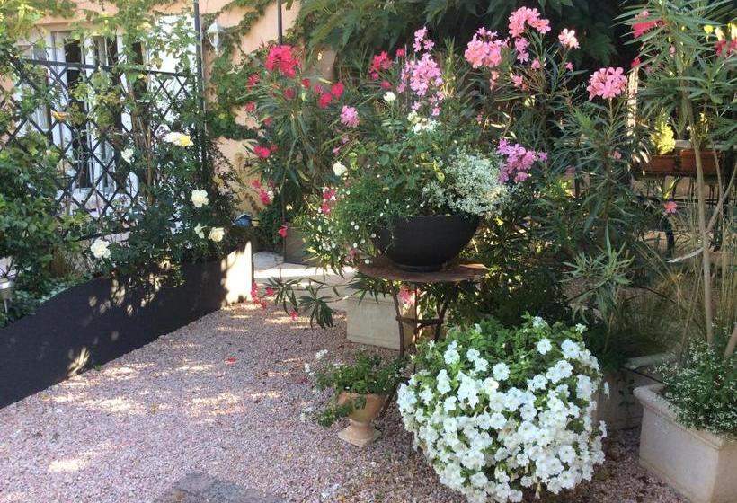 住宿加早餐  La Villa Rosalie