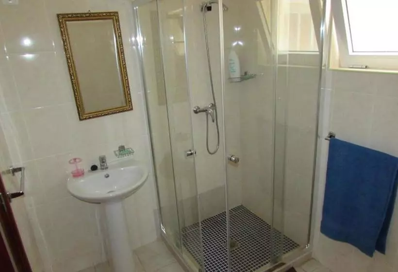 تختخواب و صبحانه Rooming House