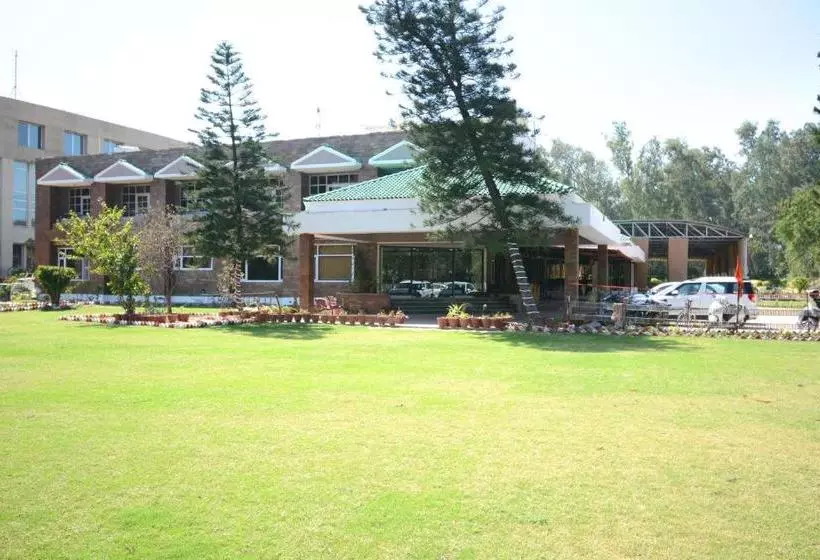 ホテル Capital O 35578 Ziba Resort