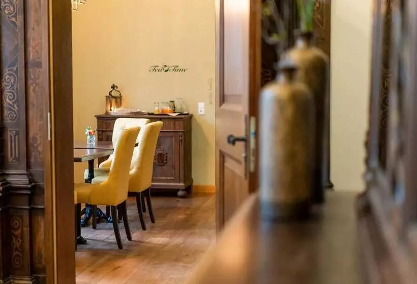 Hotelli Schloss Buchenau