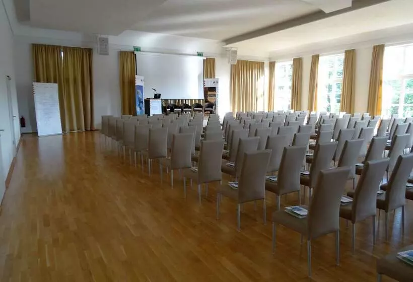 Hotelli Schloss Buchenau