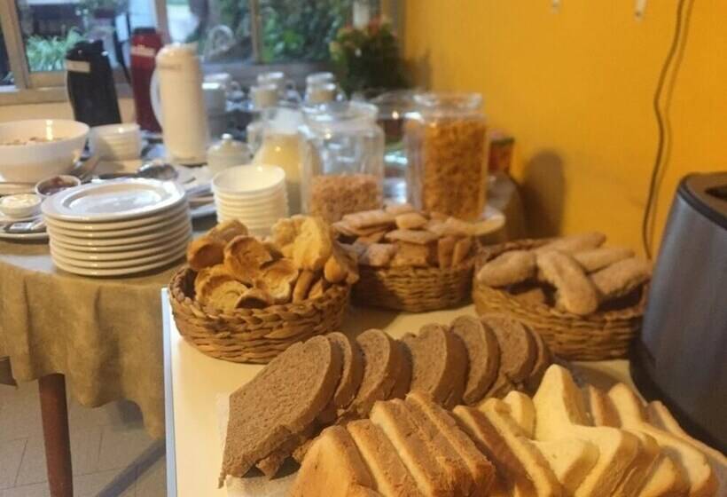 Bardas Hotel Cinco Saltos