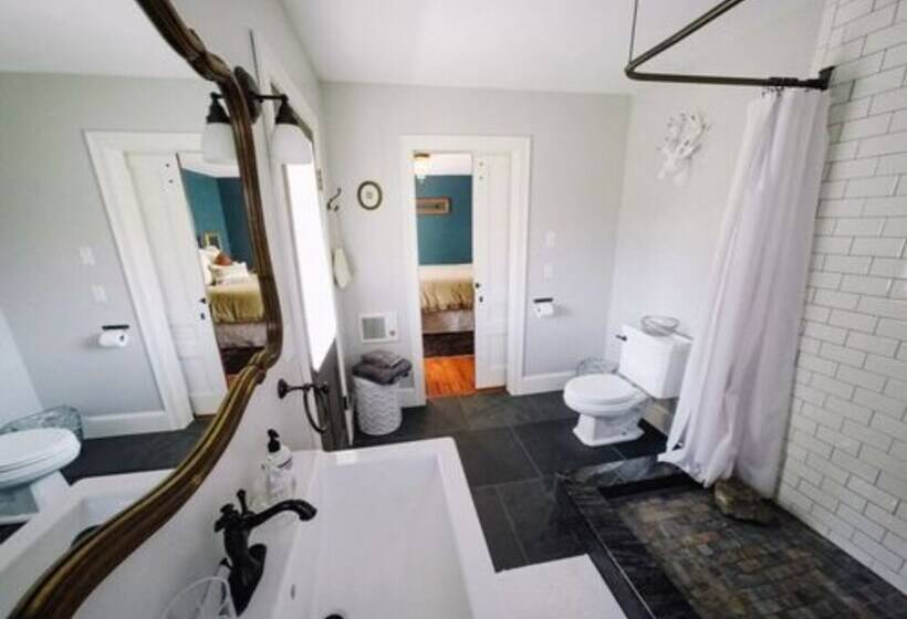 Burdett House Bed & Breakfast