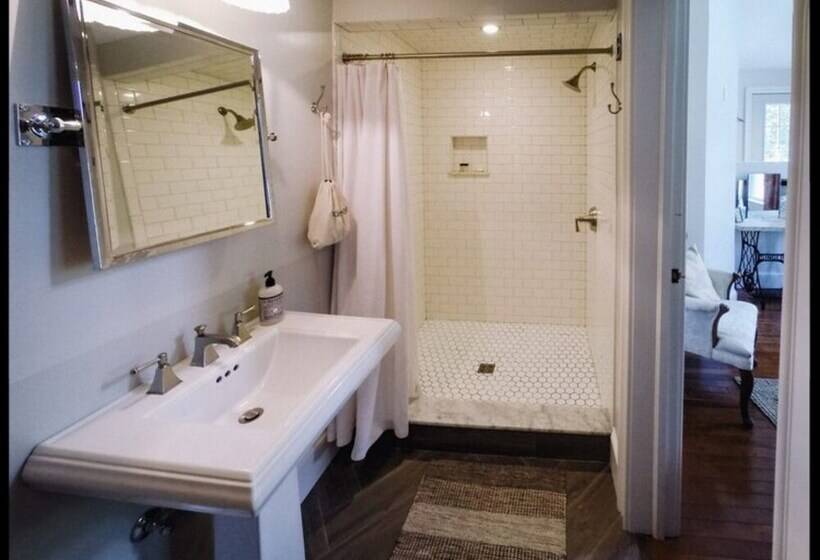 Burdett House Bed & Breakfast