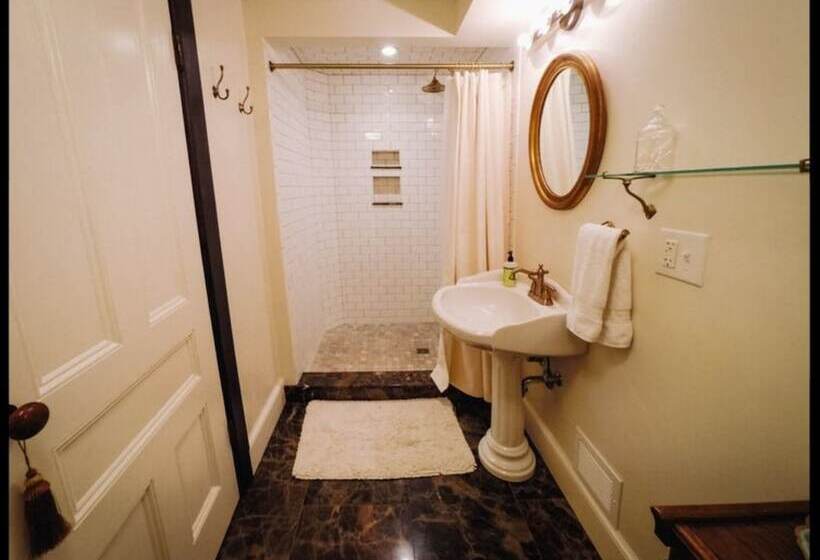 Burdett House Bed & Breakfast