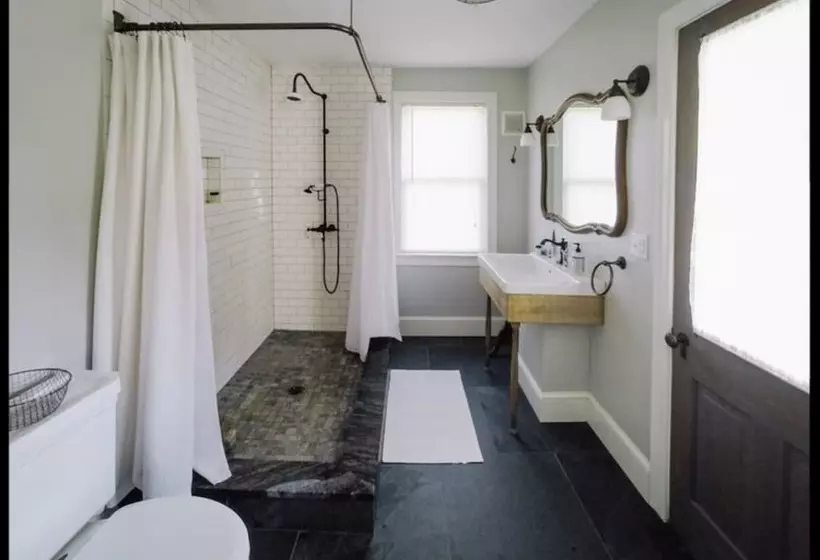 Burdett House Bed & Breakfast