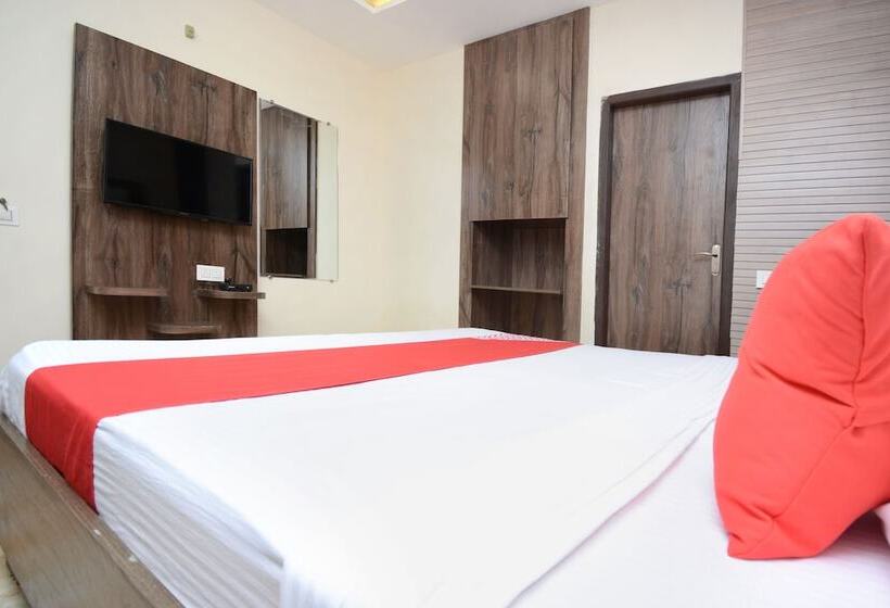 Oyo 28335 Hotel Classic