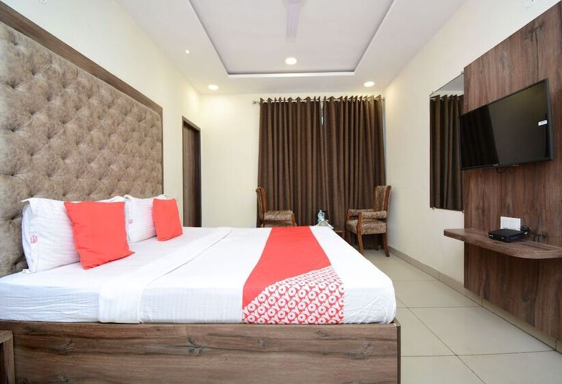 Oyo 28335 Hotel Classic